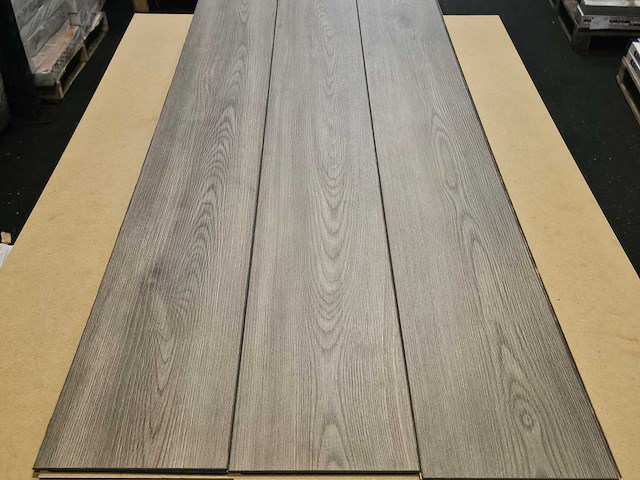 6 m2 laminaat plank - 1380 x 193 x 8 mm - afbeelding 1 van  1