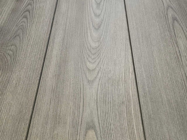 6 m2 laminaat plank - 1380 x 193 x 8 mm - afbeelding 1 van  3