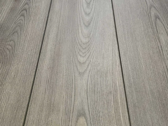 6 m2 laminaat plank - 1380 x 193 x 8 mm - afbeelding 1 van  3