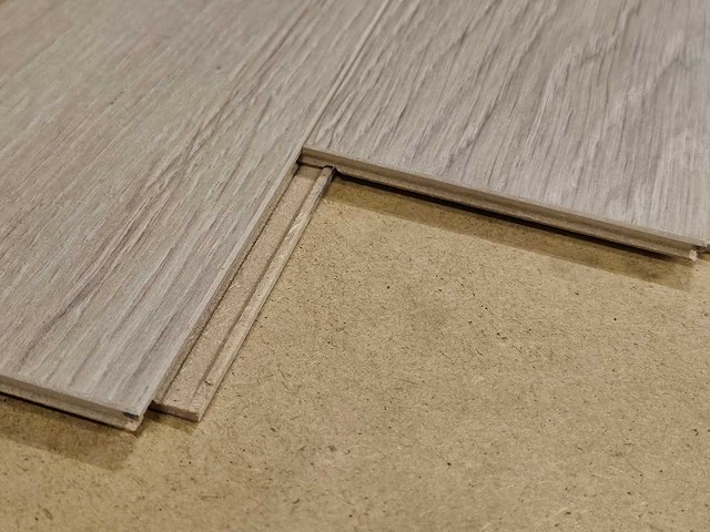 6 m2 laminaat visgraat - 504 x 84 x 8 mm - afbeelding 1 van  2