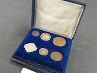 6 oude munten in originele cassette - afbeelding 1 van  5