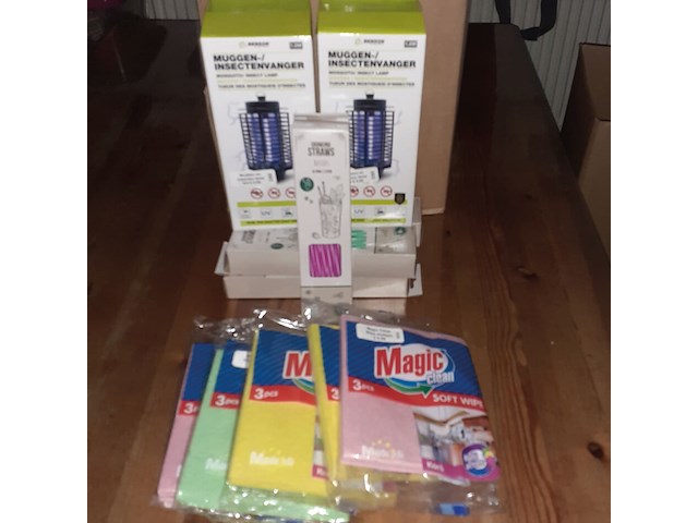 6 pakken dikke plastic rietjes, 2 insectenlampen, stofdoekjes d1804) - afbeelding 2 van  3
