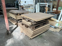 6 pallets met stukken spaanplaat - afbeelding 1 van  6