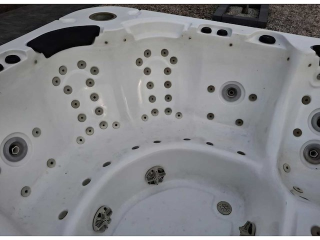 6 persoons jacuzzi en buitenspa - afbeelding 3 van  18
