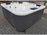 6 persoons jacuzzi en buitenspa - afbeelding 13 van  18
