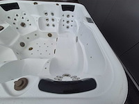 6 persoons jacuzzi en buitenspa - afbeelding 1 van  18