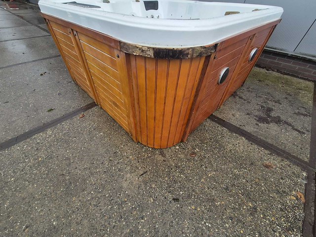 6 persoons jacuzzi en buitenspa - afbeelding 14 van  18