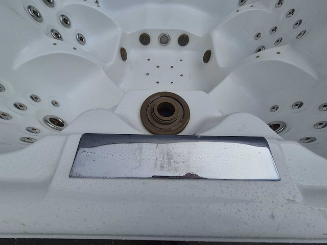 6 persoons jacuzzi en buitenspa - afbeelding 6 van  28