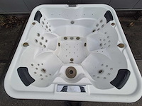 6 persoons jacuzzi en buitenspa - afbeelding 23 van  28
