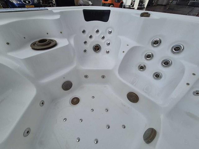 6 persoons jacuzzi en buitenspa - afbeelding 3 van  17