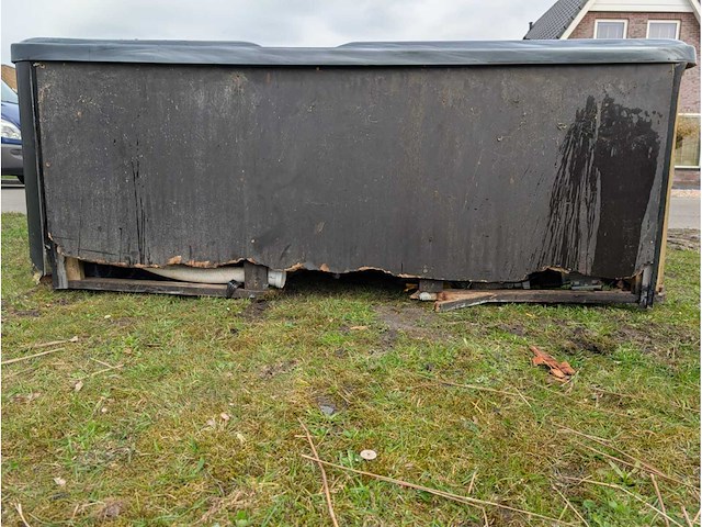 6 persoons jacuzzi en buitenspa - afbeelding 2 van  4