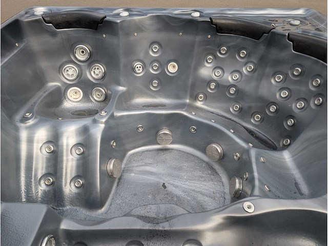 6 persoons jacuzzi en buitenspa - afbeelding 4 van  4