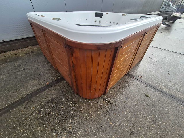 6 persoons jacuzzi en buitenspa - afbeelding 8 van  17