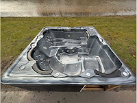 6 persoons jacuzzi en buitenspa - afbeelding 1 van  16