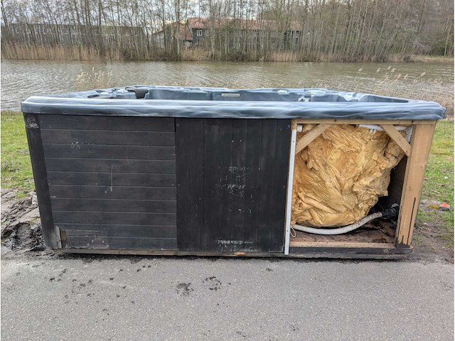 6 persoons jacuzzi en buitenspa - afbeelding 6 van  16