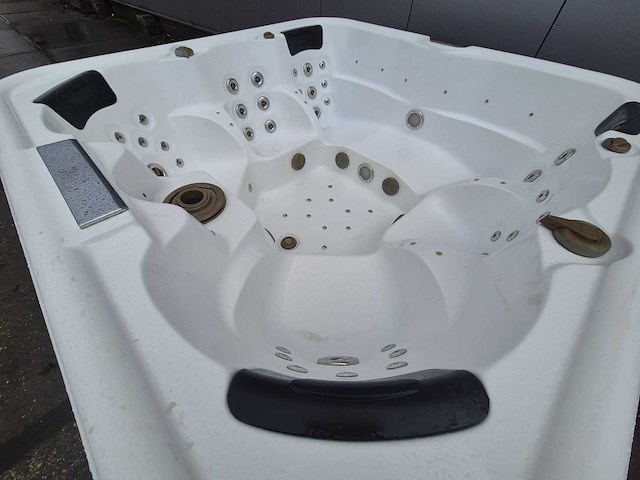 6 persoons jacuzzi en buitenspa - afbeelding 3 van  17