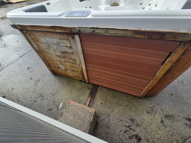 6 persoons jacuzzi en buitenspa - afbeelding 12 van  21