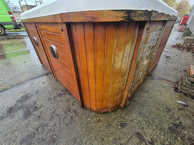 6 persoons jacuzzi en buitenspa - afbeelding 13 van  21