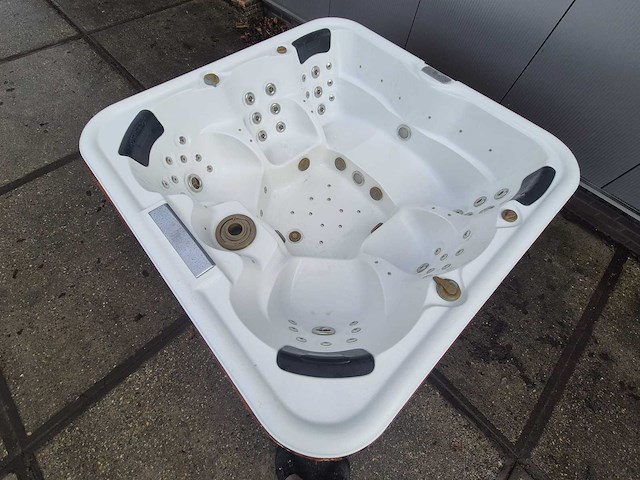 6 persoons jacuzzi en buitenspa - afbeelding 21 van  21