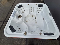 6 persoons jacuzzi en buitenspa - afbeelding 27 van  28