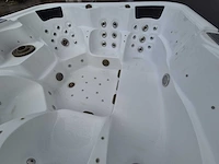 6 persoons jacuzzi en buitenspa - afbeelding 24 van  28