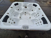 6 persoons jacuzzi en buitenspa - afbeelding 15 van  28