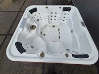 6 persoons jacuzzi en buitenspa - afbeelding 20 van  28