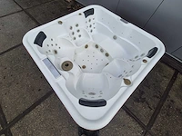 6 persoons jacuzzi en buitenspa - afbeelding 21 van  28