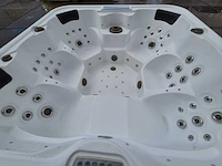 6 persoons jacuzzi en buitenspa - afbeelding 9 van  28