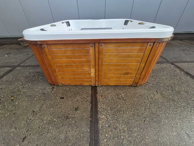 6 persoons jacuzzi en buitenspa - afbeelding 14 van  28