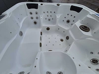 6 persoons jacuzzi en buitenspa - afbeelding 2 van  14