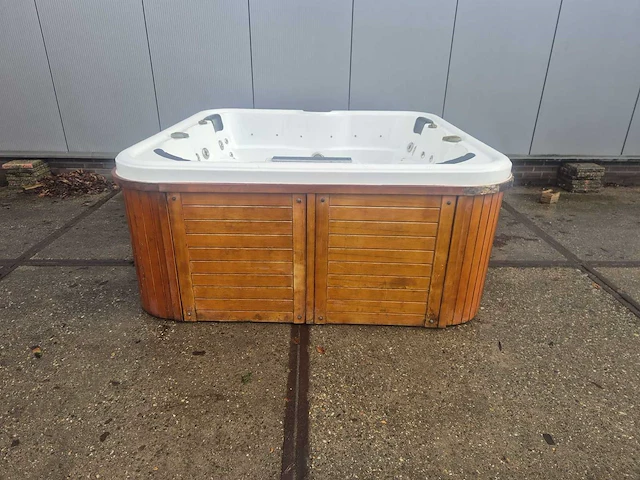 6 persoons jacuzzi en buitenspa - afbeelding 14 van  14