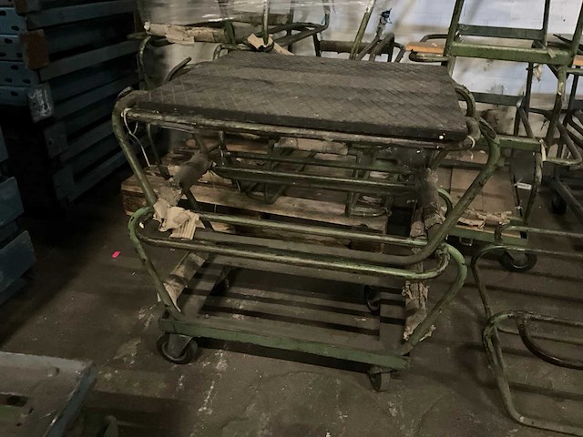 6 trolleys + 21 bokken 85x62x35cm - afbeelding 2 van  5