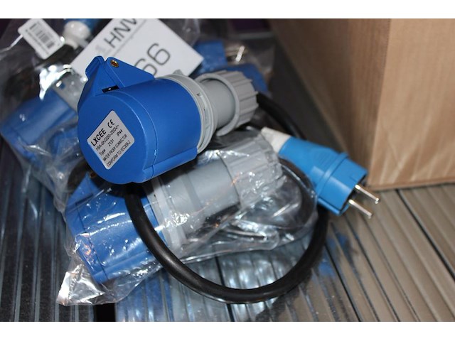 6 verloopkabels 230v naar 230v blauw. - afbeelding 1 van  2