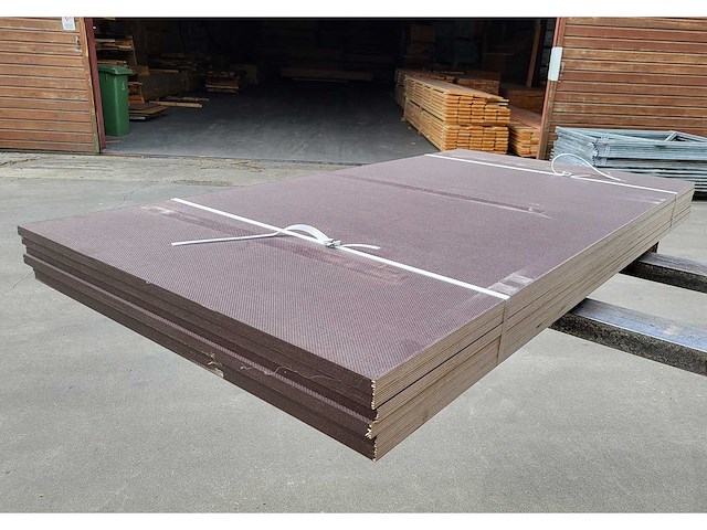 6 x berken betontriplex 24mm antislip ( 6.4 m2 ) - afbeelding 3 van  4