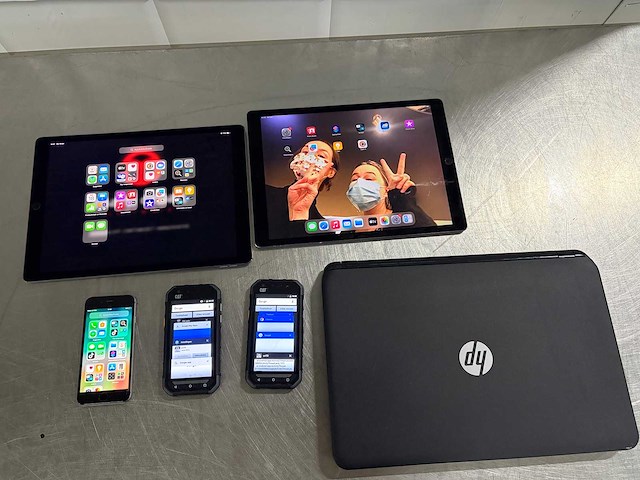 6 x communicatie handheld, 2 x cat c30, 2 x ipad aplle model a1670, 1 x apple iphone, 1 x hp laptop - afbeelding 2 van  8