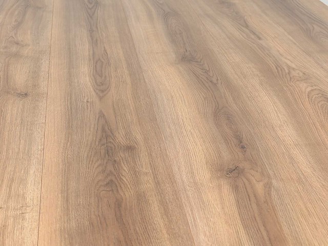 60 m2 laminaat plank watervast - 1383 x 193 x 8 mm - afbeelding 1 van  4