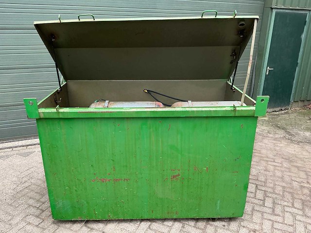 600l dieseltank met spuit op lucht - afbeelding 23 van  25