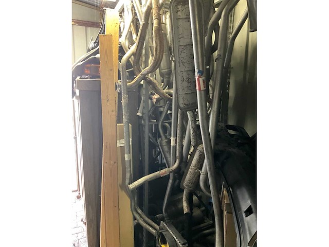 60m2 voorraad - uitlaatsystemen, carroseriedelen, remkabels, stellingen, remonderdelen en toebehoren - afbeelding 4 van  29