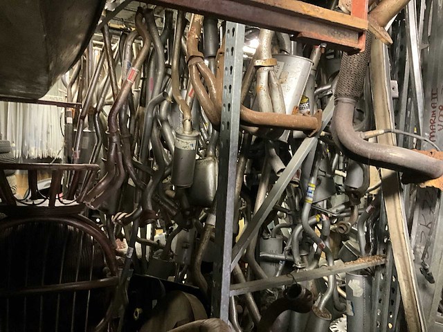 60m2 voorraad - uitlaatsystemen, carroseriedelen, remkabels, stellingen, remonderdelen en toebehoren - afbeelding 10 van  29