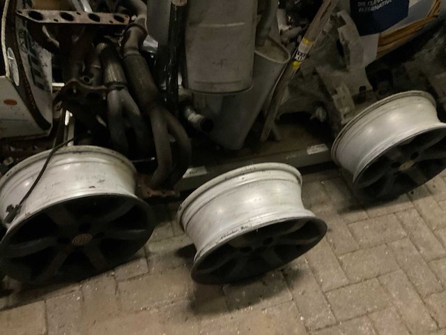 60m2 voorraad - uitlaatsystemen, carroseriedelen, remkabels, stellingen, remonderdelen en toebehoren - afbeelding 19 van  29