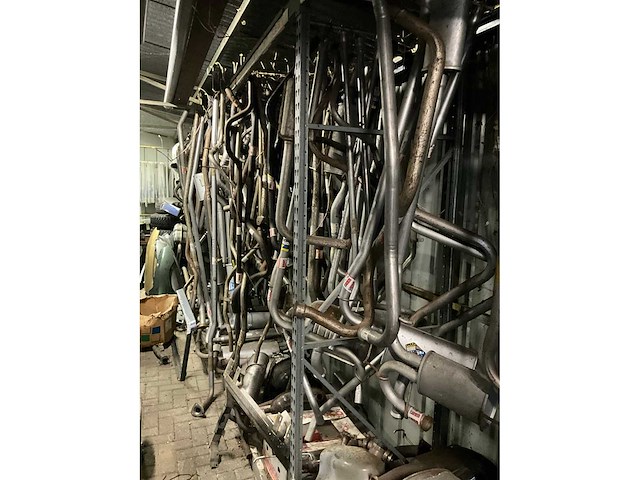 60m2 voorraad - uitlaatsystemen, carroseriedelen, remkabels, stellingen, remonderdelen en toebehoren - afbeelding 24 van  29