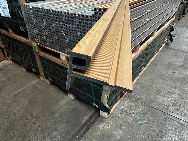 60x rhombus eiken gevelbekleding composiet incl. montagebeugels - 290 cm lang - afbeelding 2 van  5