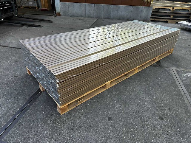60x rhombus eiken gevelbekleding composiet incl. montagebeugels - 290 cm lang - afbeelding 3 van  5