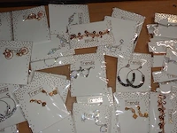 60x strass armband of oorbellen ( 084 )