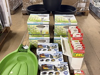 60x tuinartikelen w.o. tuinverlichting, bloempotten, multifunctionele led lamp, bladschep w.o. intex, progarden - afbeelding 1 van  9