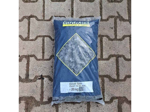 60x zak basalt split a 20 kg gardenlux, zwart - afbeelding 1 van  5