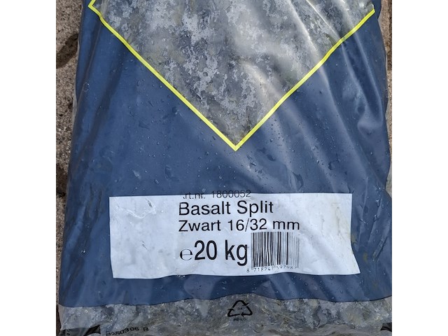 60x zak basalt split a 20 kg gardenlux, zwart - afbeelding 3 van  5