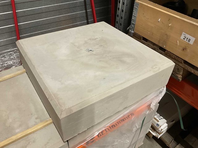 60x60x15cm betonnen ankerplaat met facet (9x) - afbeelding 2 van  3