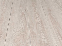 61 m2 pvc zelfklevend stroken - 1219 x 184 x 2,5 mm - afbeelding 1 van  3